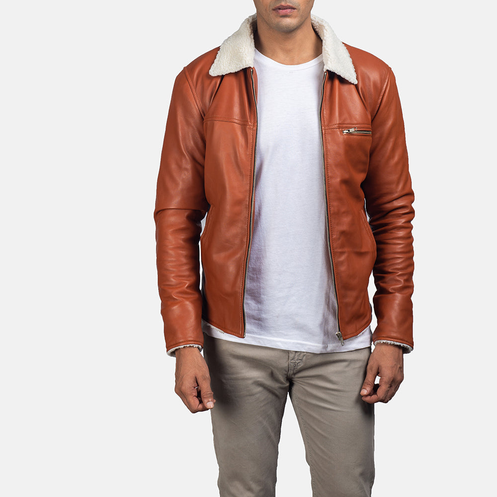 
Dan Frost Hellbraun Lammfelljacke für Herren in Brown Sheepskin Leather - Vorderansicht & maßgeschneiderte Silhouette | Online Kaufen
