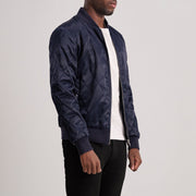 Blue Satin Varsity Jacket - Rückansicht mit passgenauen Schultern &amp; sauberem Saum