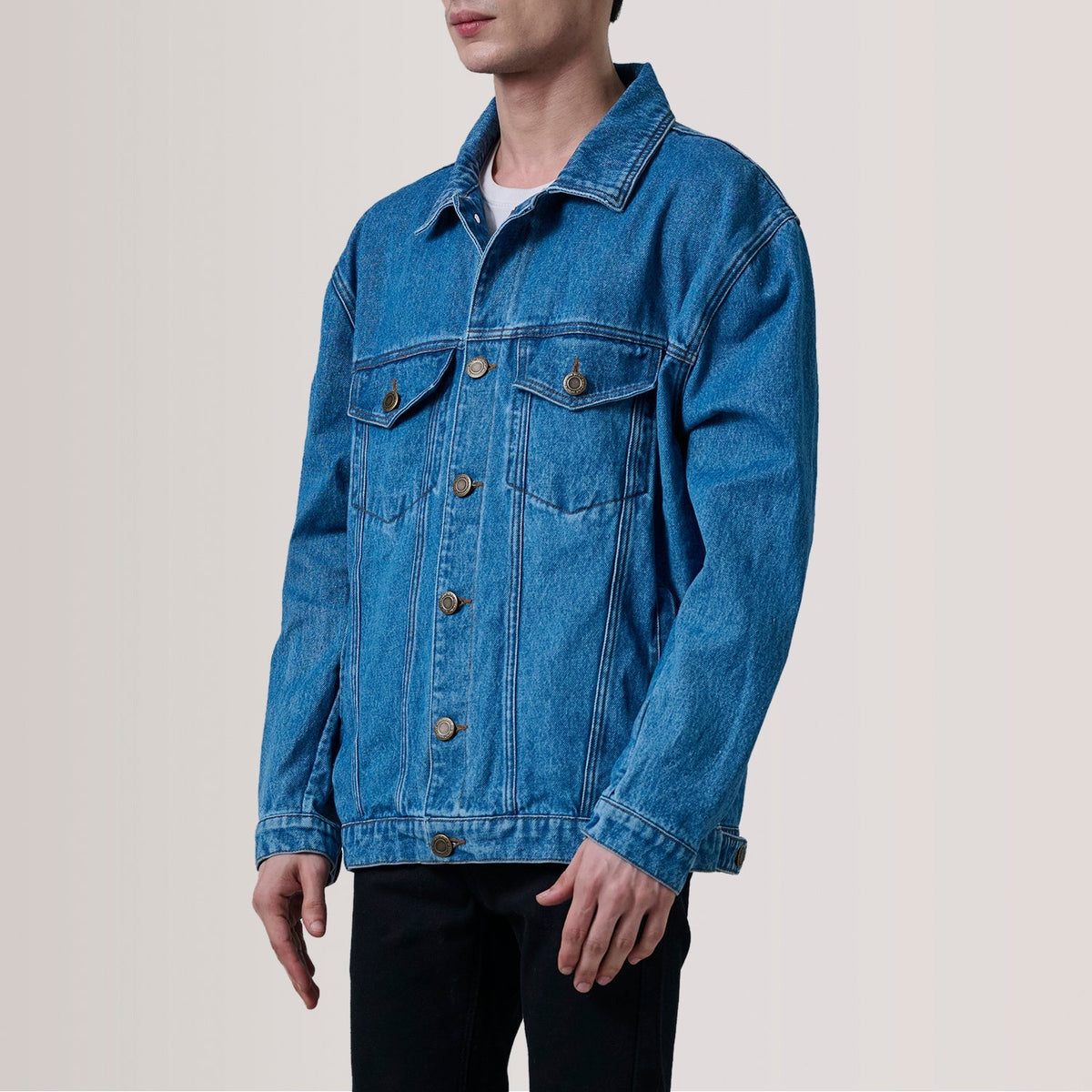 Eddie Dark Blau Oversized Denim Trucker Lederjacke für Herren For Men - Seitenansicht mit ergonomischem Ärmelschnitt