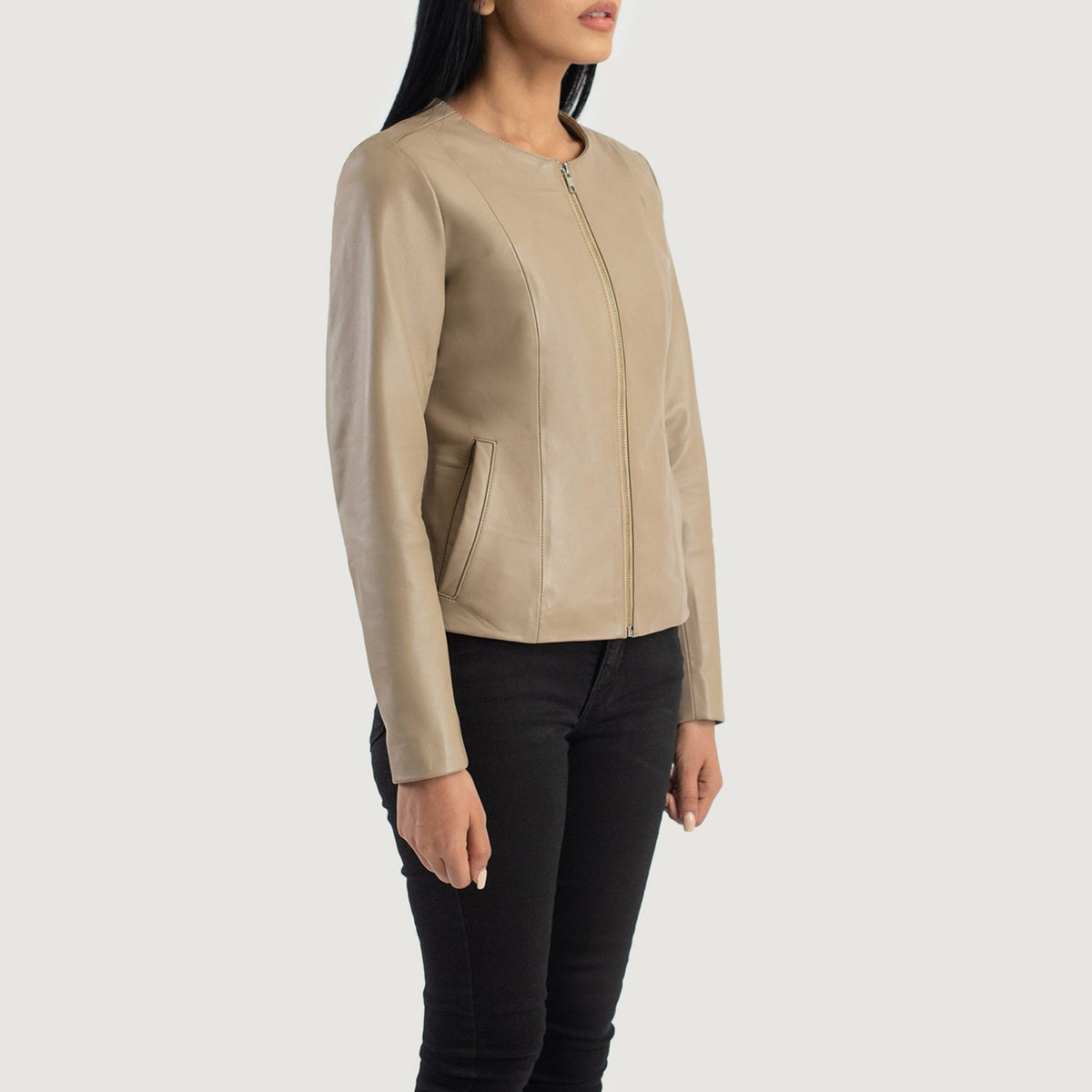 Beige Sheepskin Leather Biker Jacket - Rückansicht mit passgenauen Schultern &amp; sauberem Saum