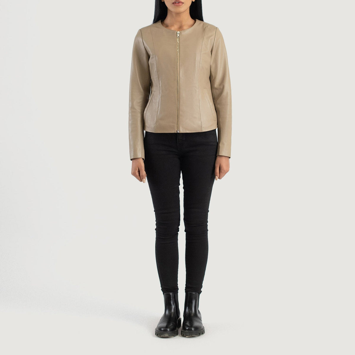 Elixir Beige Collarless Leather Jacket - Seitenansicht mit ergonomischem Ärmelschnitt