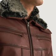 
Evan Hart Fur Braun Lederjacke für Herren - Seitenansicht mit ergonomischem Ärmelschnitt & sportlicher Passform