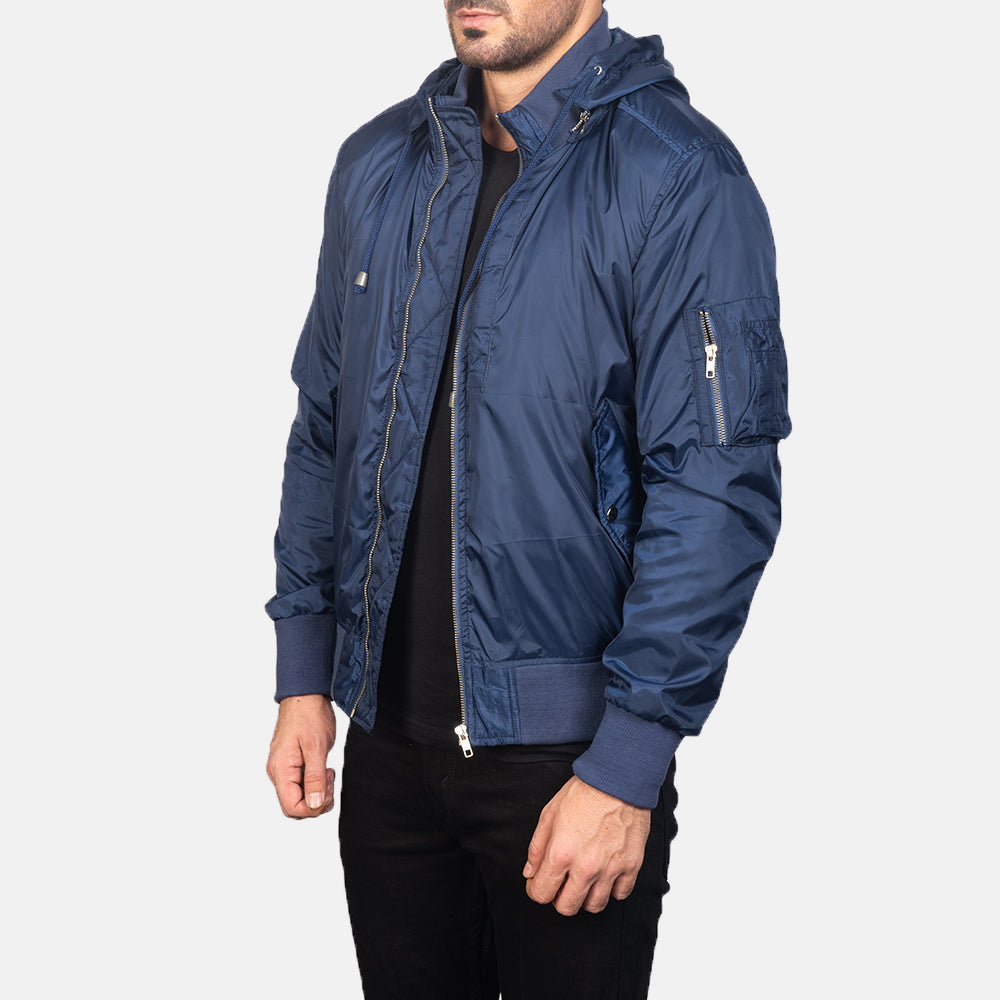 
Blue Nylon Bomber Jacket - Rückansicht mit passgenauen Schultern & sauberem Saum