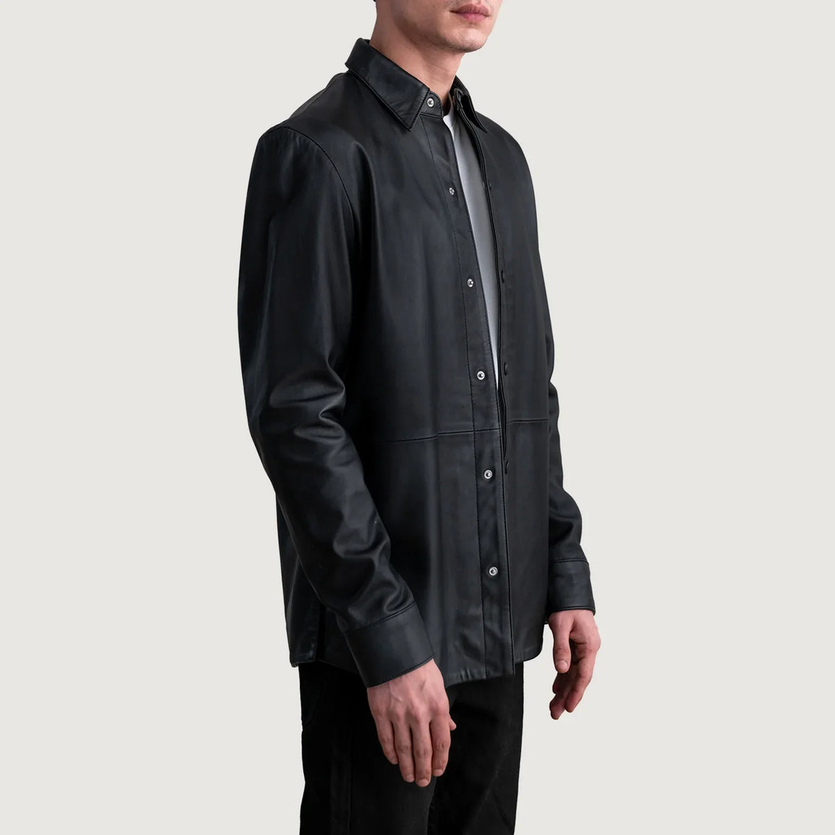 
Black Sheepskin leather Jacket - Rückansicht mit passgenauen Schultern & sauberem Saum