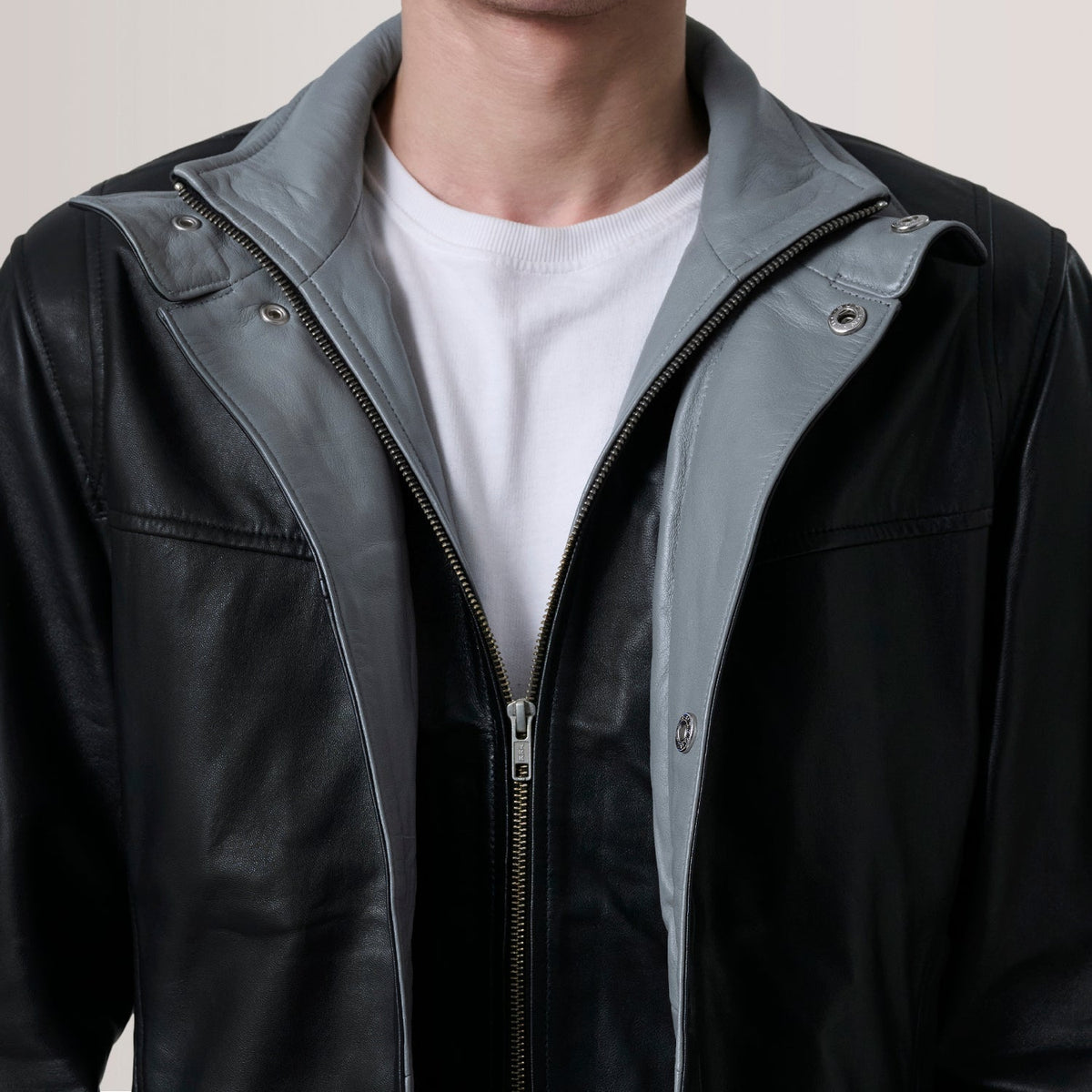 
Innenansicht Showing Quilted Polyester Lining & Zwei funktionale Innentaschen