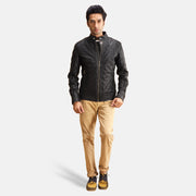
Henry Gesteppt Schwarz Lederjacke für Herren - Seitenansicht mit ergonomischem Ärmelschnitt & sportlicher Passform