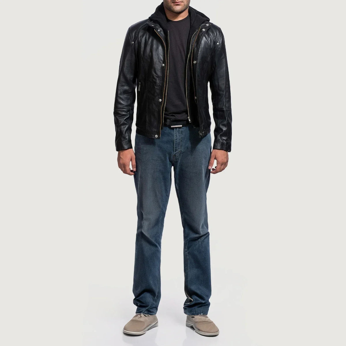 Men's Highschool Black Leather Jacket - Seitenansicht mit ergonomischem Ärmelschnitt