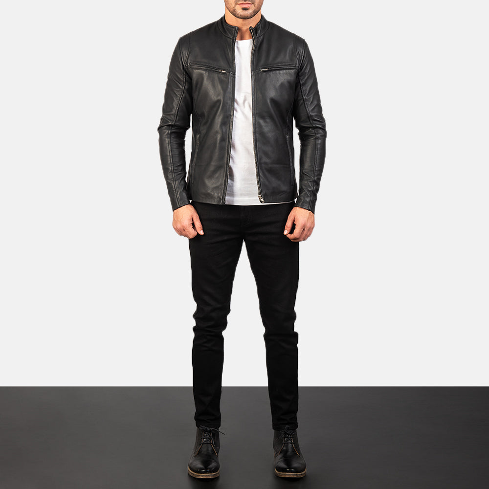 Men's Ionic Black Leather Jacket - Seitenansicht mit ergonomischem Ärmelschnitt