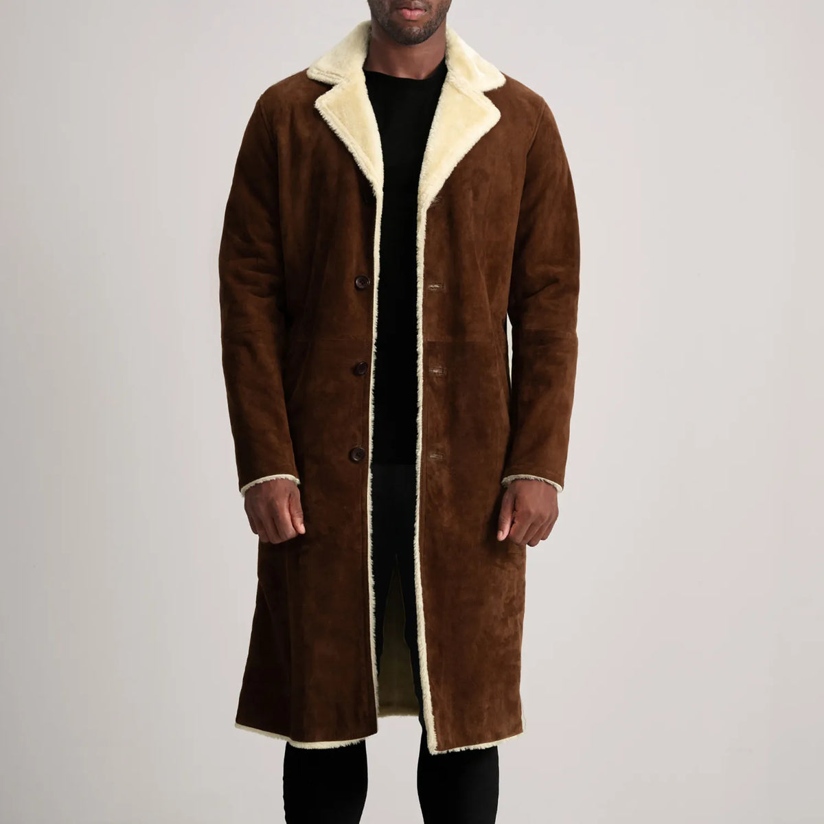 
Kolby Brown Suede Shearling Long Coat in Brown Goatskin Suede - Vorderansicht & maßgeschneiderte Silhouette | Online Kaufen