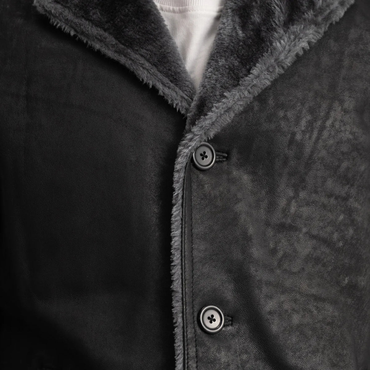 
Detailansicht of Notch & Button Hardware on Kolby Distressed Black Shearling Long Coat