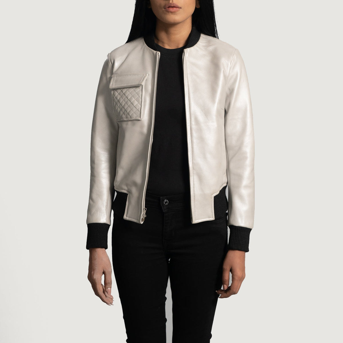 Women's Lana Silver Leder-Bomberjacke für Damen in Silver Sheepskin Leather - Vorderansicht &amp; maßgeschneiderte Silhouette | Online Kaufen