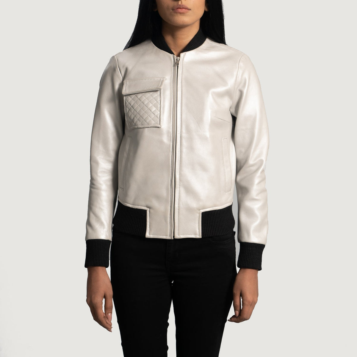 Silver Sheepskin Leather Bomber Jacket - Rückansicht mit passgenauen Schultern &amp; sauberem Saum