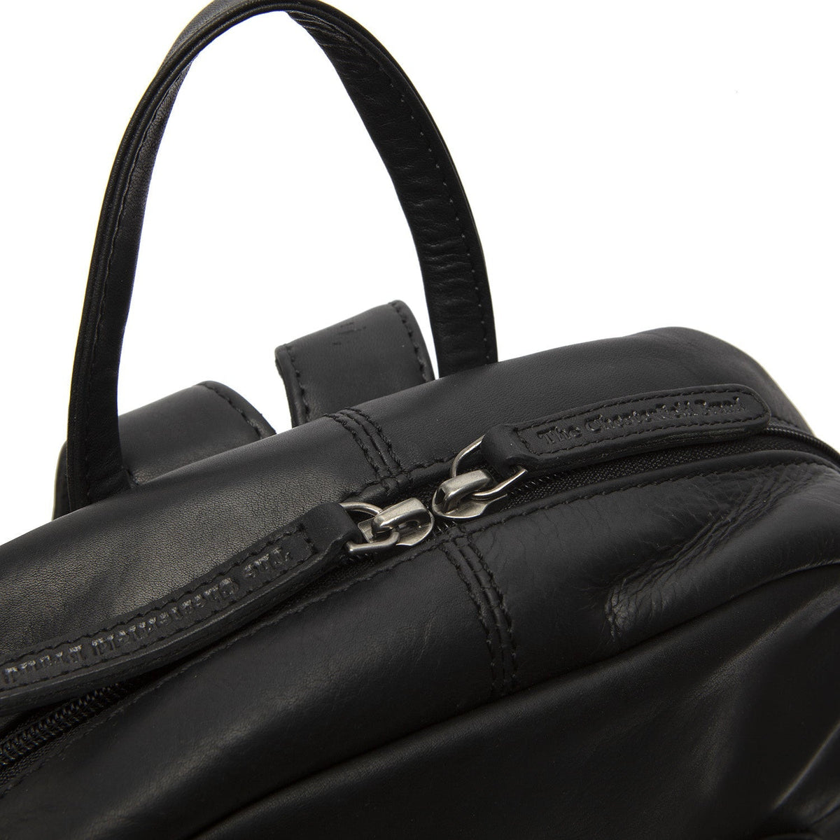 Solid Antique Brass Hardware &amp; Heavy-Duty Dual Zipper Detail on Santana Full-Grain Leather Backpack für Damen