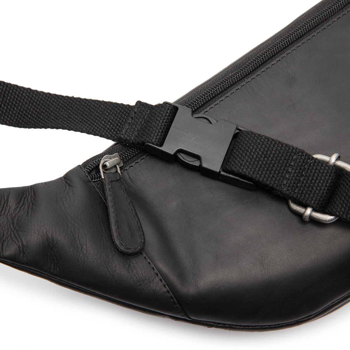 
Solid Antique Brass Hardware & Heavy-Duty Dual Zipper Detail on Vernio Vollnarbenleder-Gürteltasche