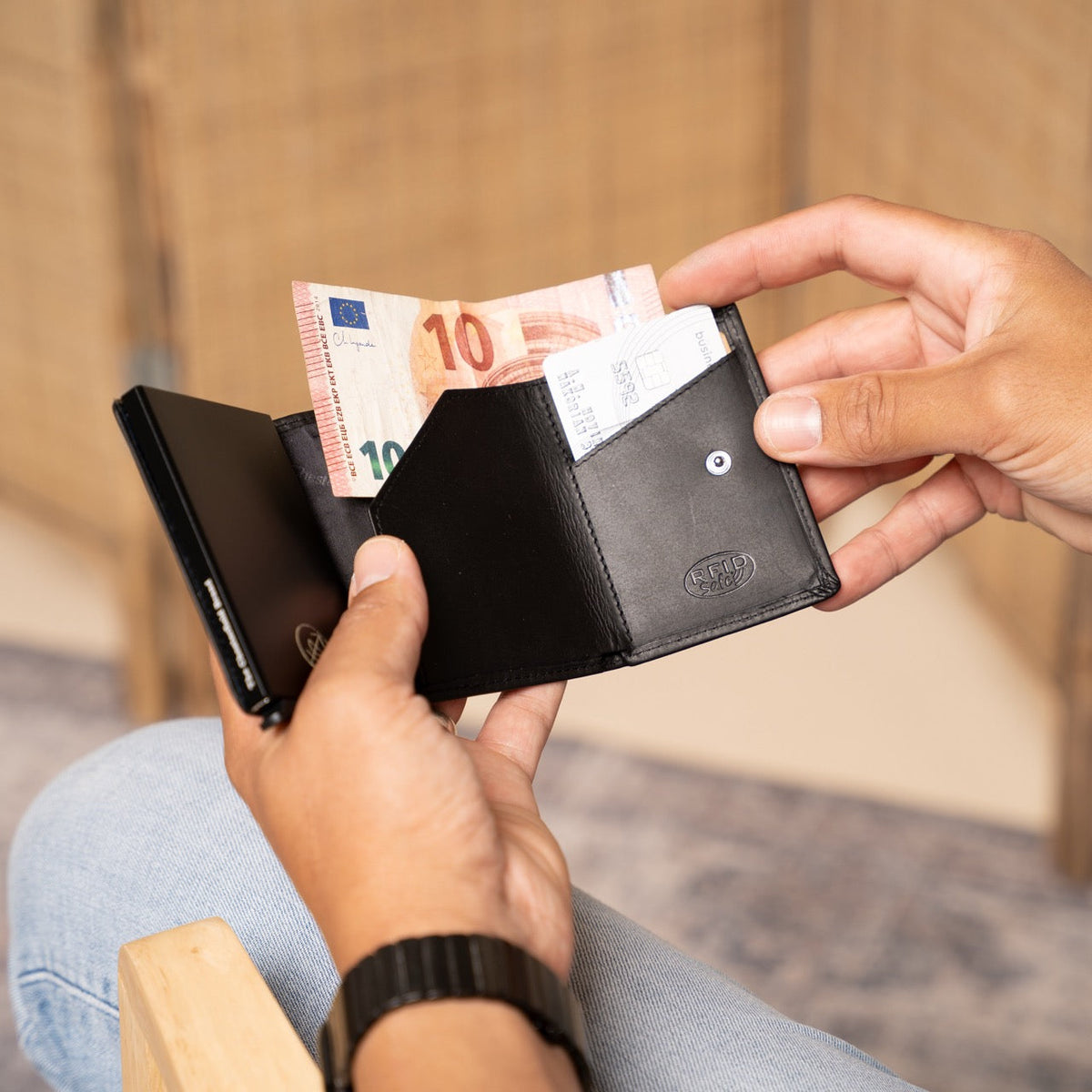 Lancaster Full-Grain Leather Card Holder für Damen - Structured Side Profile Showing Gusset Depth &amp; Expansion Capacity