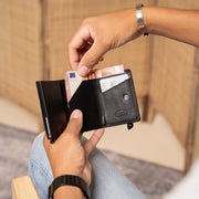 Paris Full-Grain Leather Card Holder für Damen - Structured Side Profile Showing Gusset Depth &amp; Expansion Capacity