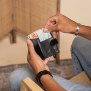 Prague Full-Grain Leather Card Holder für Damen - Structured Side Profile Showing Gusset Depth &amp; Expansion Capacity
