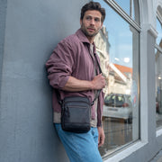 Birmingham Full-Grain Leather Crossbody Bag für Herren – Zusätzliche Produktansicht 3