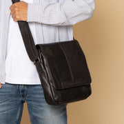 
Classic 100% Full-Grain leather Bag - Rückansicht mit verstärkten Lederträgern & handwerklichen Nähten