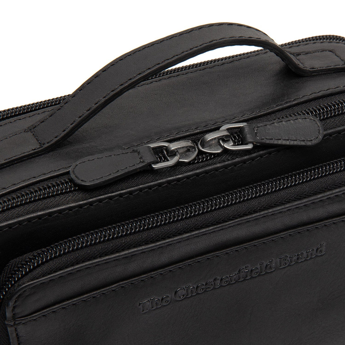 
Solid Antique Brass Hardware & Heavy-Duty Dual Zipper Detail on Rovon Vollnarbenleder-Umhängetasche
