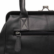 Dorin Full-Grain Leather Handbag für Damen - Seitenansicht mit ergonomischem Ärmelschnitt