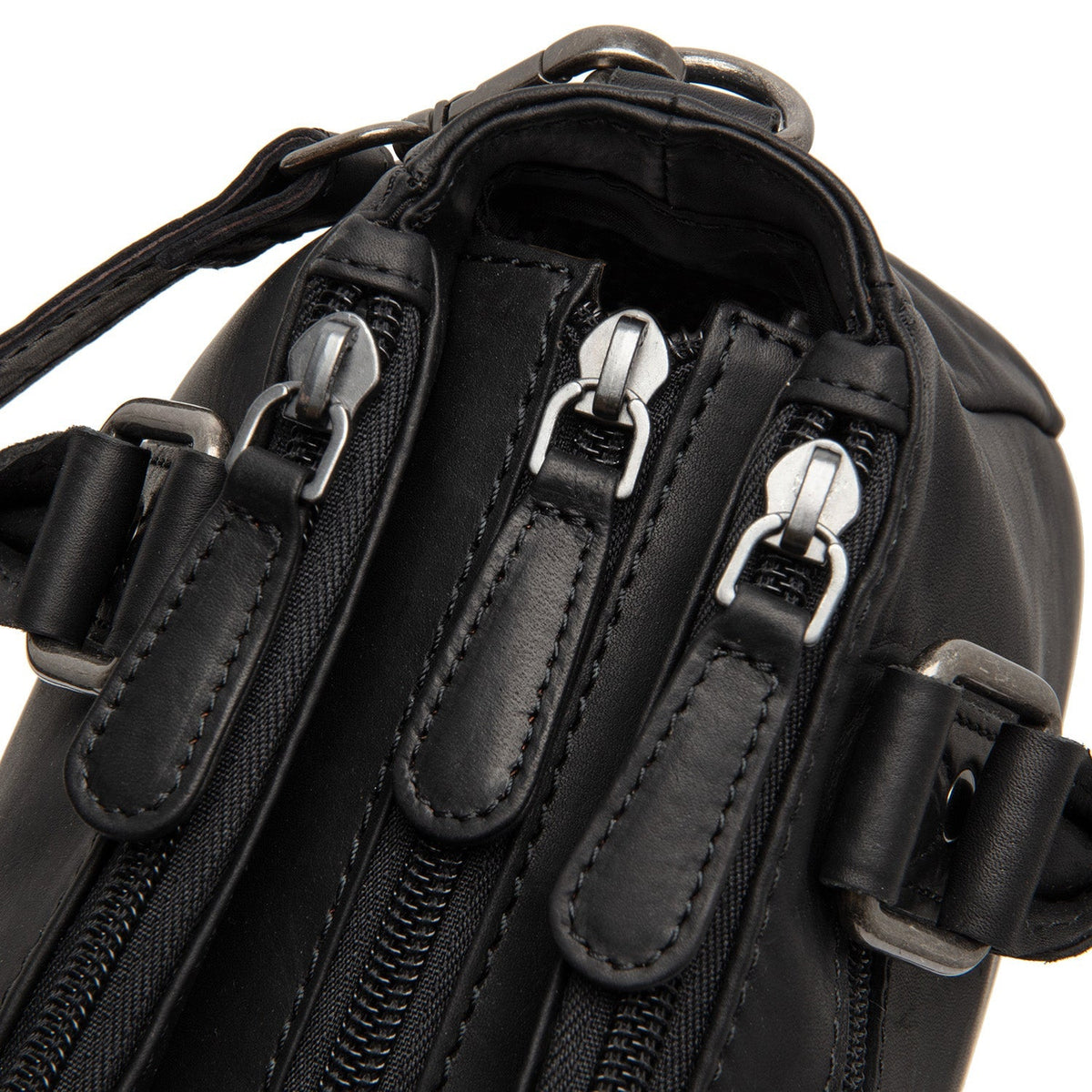 Fenja Full-Grain Leather Handbag für Damen - Seitenansicht mit ergonomischem Ärmelschnitt