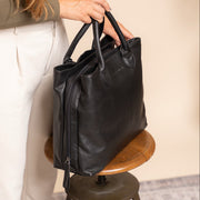 Classic 100% Full-Grain leather Goods - Rückansicht mit passgenauen Schultern &amp; sauberem Saum