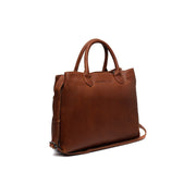 Styled Fit Perspective of Passau Full-Grain Leather Handbag für Damen on Model - Natural Daylight Drape