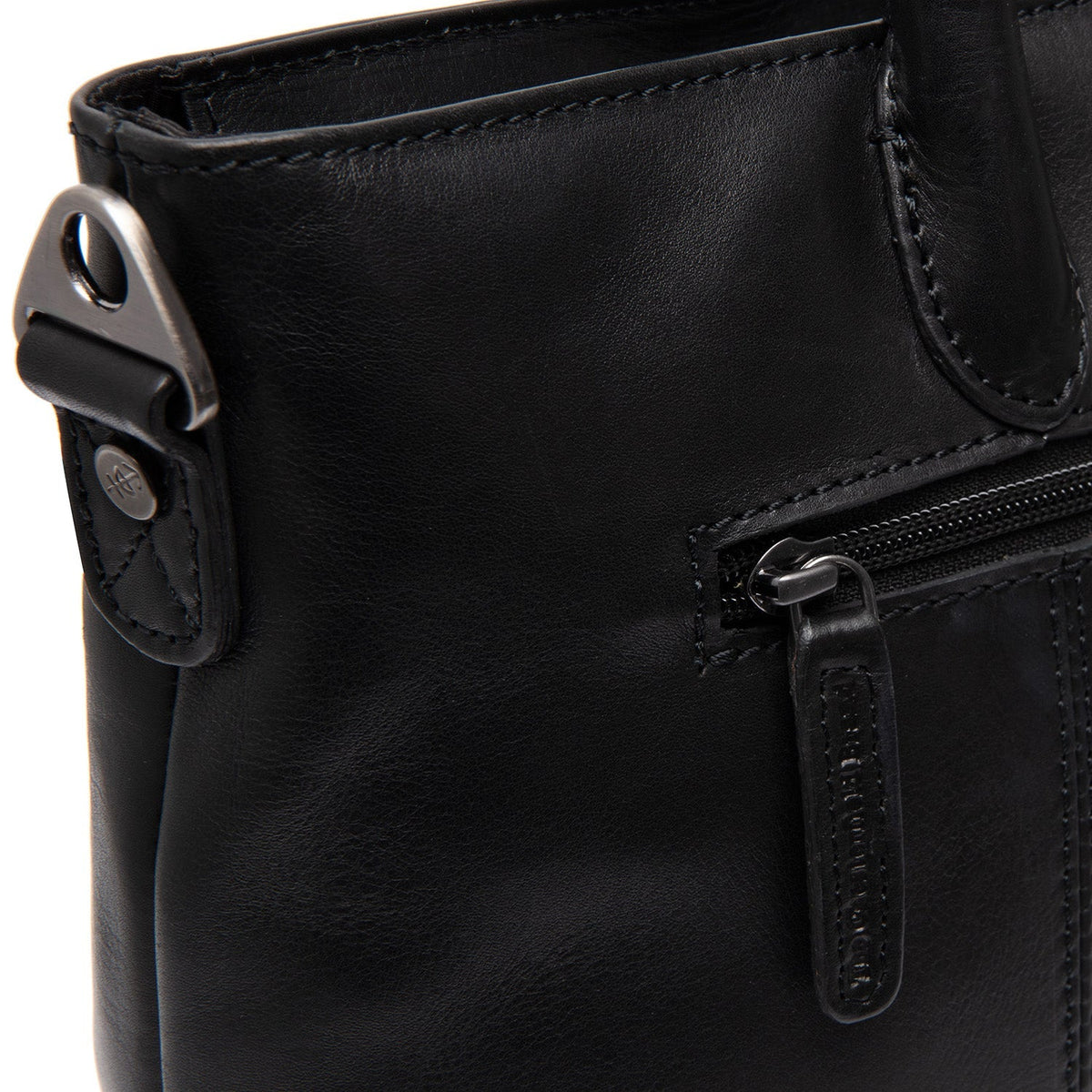 
Detailansicht of Classic Collar & Heavy-Duty Zipper Hardware on Pergamino Vollnarbenleder-Handtasche