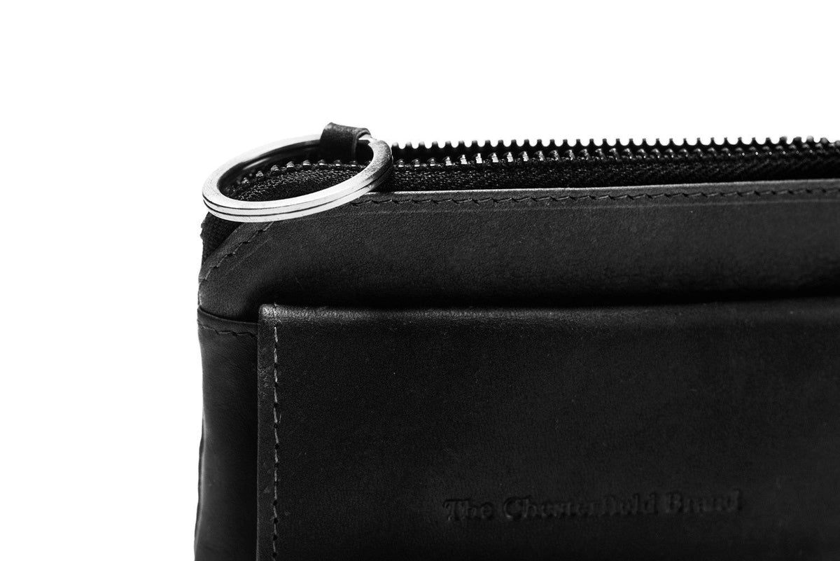 
Oliver Vollnarbenleder Key Case für Damen - Seitenansicht mit ergonomischem Ärmelschnitt & sportlicher Passform