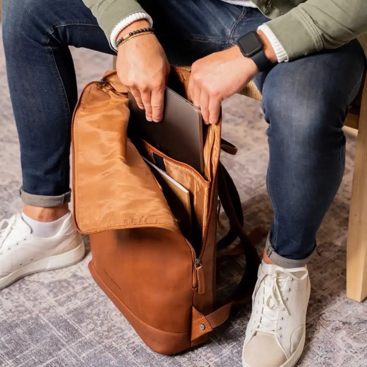 Larsson Full-Grain Leather Laptop Backpack für Damen – Zusätzliche Produktansicht 3