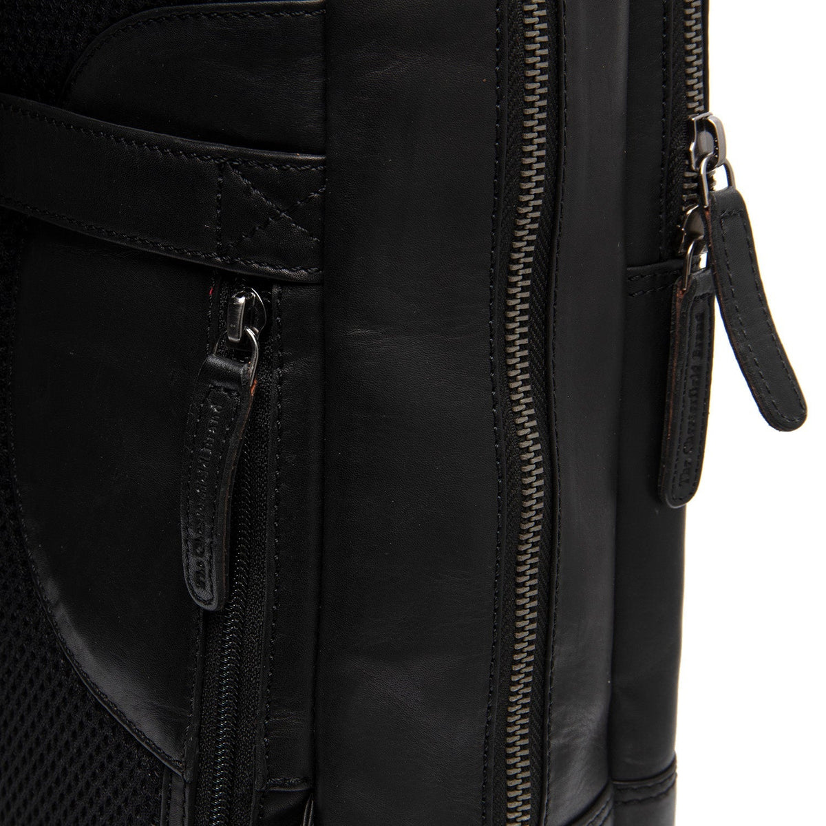 Solid Antique Brass Hardware &amp; Heavy-Duty Dual Zipper Detail on Nicola Full-Grain Leather Laptop Backpack für Damen