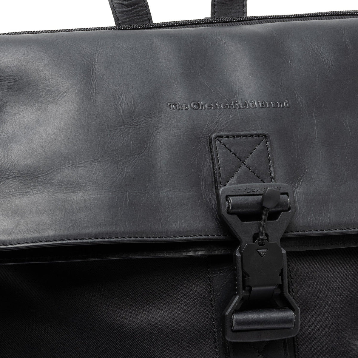 Solid Antique Brass Hardware &amp; Heavy-Duty Dual Zipper Detail on Trondheim Full-Grain Leather Laptop Backpack für Damen