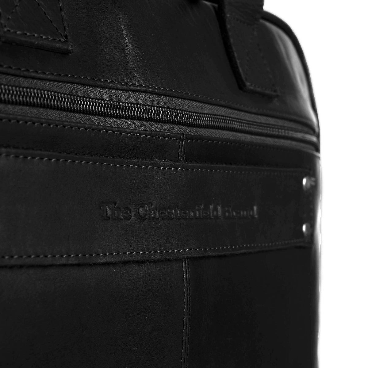 100% Full-Grain Wax Pull-Up 100% Full-Grain Leather Grain Texture &amp; Handcrafted Patina Detail