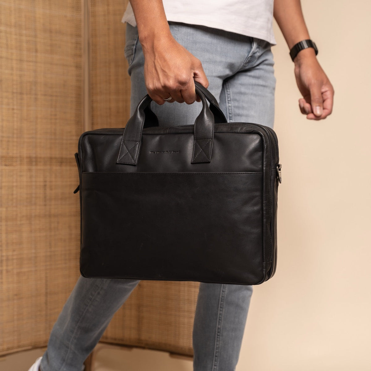 Frazer Full-Grain Leather Laptop Bag für Damen - Structured Side Profile Showing Gusset Depth &amp; Expansion Capacity