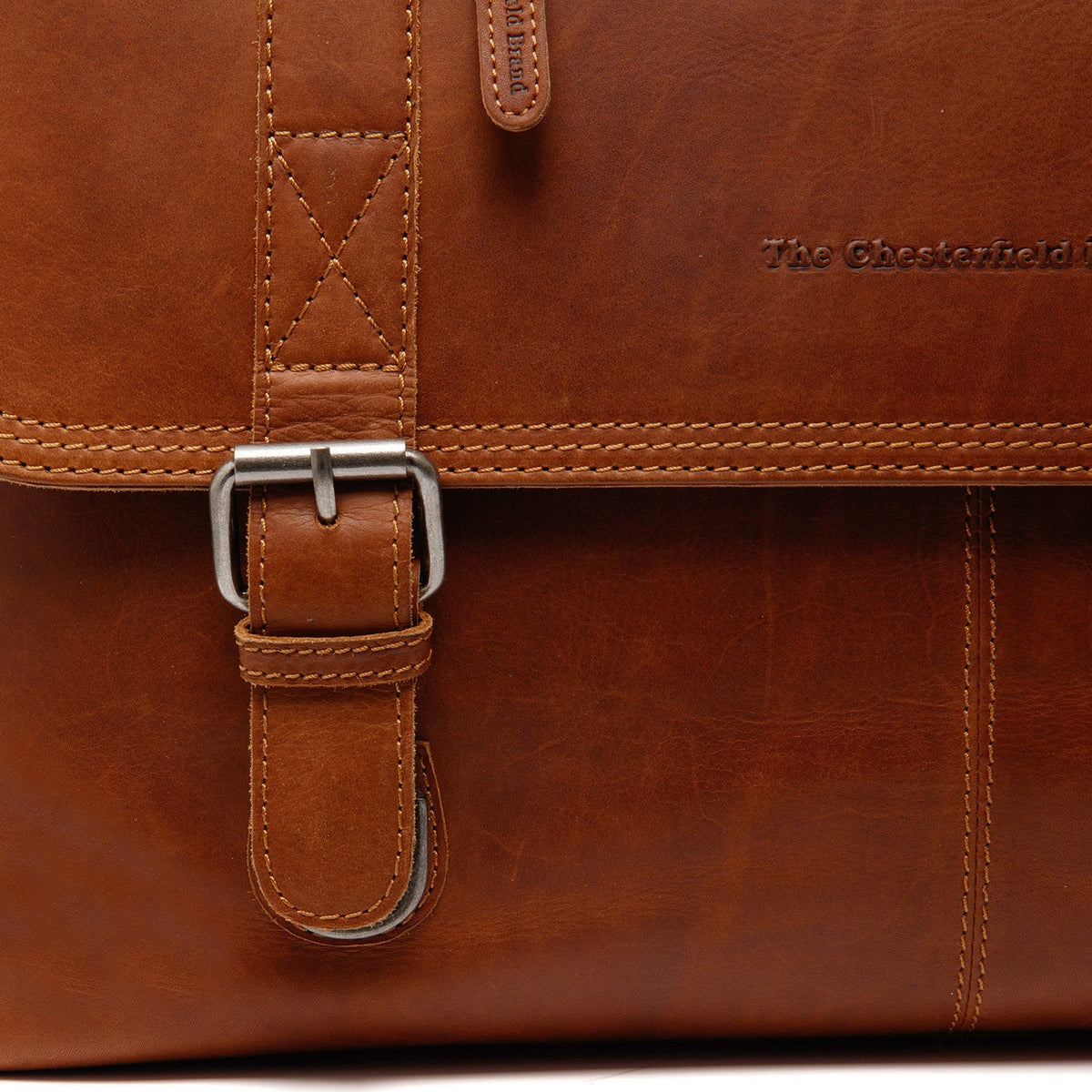 Solid Antique Brass Hardware &amp; Heavy-Duty Dual Zipper Detail on Imperia Full-Grain Leather Laptop Bag für Herren