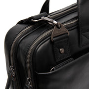 Solid Antique Brass Hardware &amp; Heavy-Duty Dual Zipper Detail on Iseo Full-Grain Leather Laptop Bag für Herren