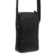 Tailored Rib Cuffs &amp; Hem Craftsmanship Construction Detail on Alesund Full-Grain Leather Phone Bag für Damen