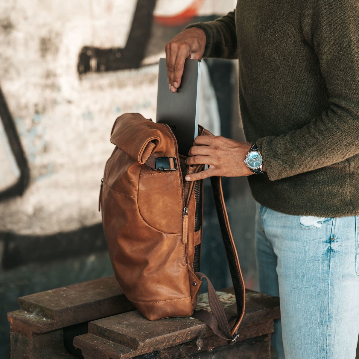 Liverpool Full-Grain Leather Roll-top Backpack für Damen – Zusätzliche Produktansicht 3