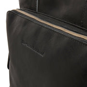 
Solid Antique Brass Hardware & Heavy-Duty Dual Zipper Detail on Alicante Vollnarbenleder Shopper für Damen
