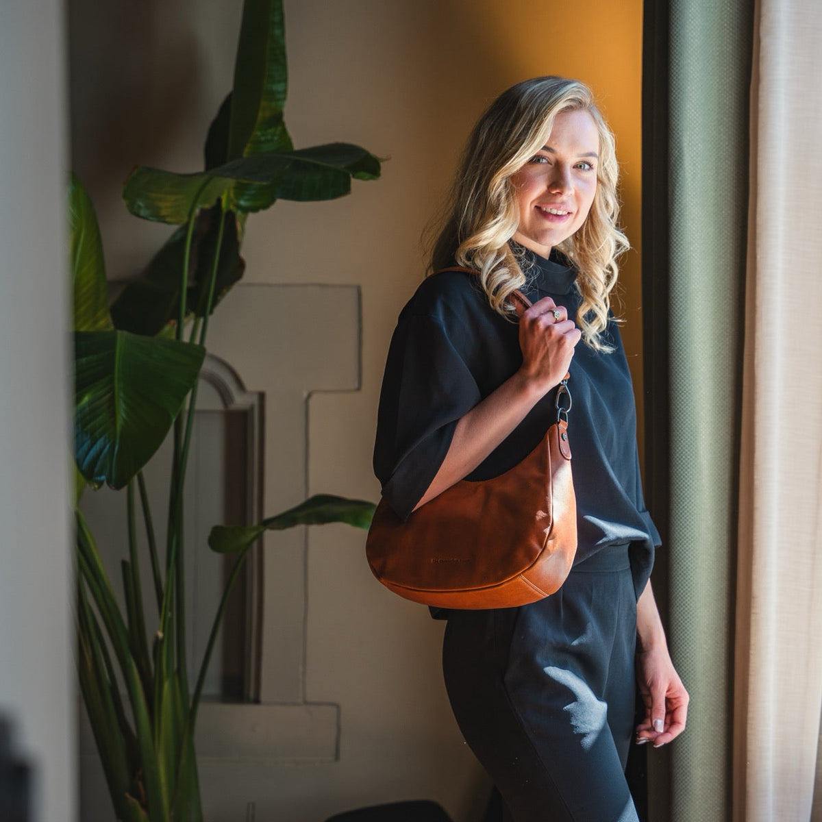Alexandria Full-Grain Leather Shoulder Bag für Damen – Zusätzliche Produktansicht 3