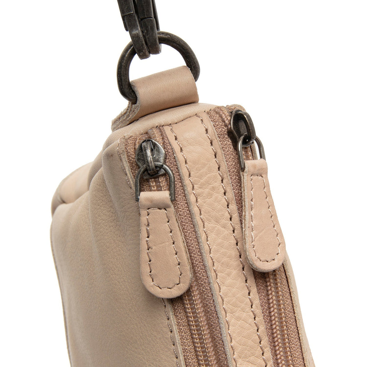 
Innenansicht Showing Dedicated Padded Laptop Sleeve & Multi-Compartment Organization