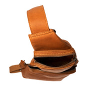 Cognac Leather Sling Bag Logan für Damen, detail view 4