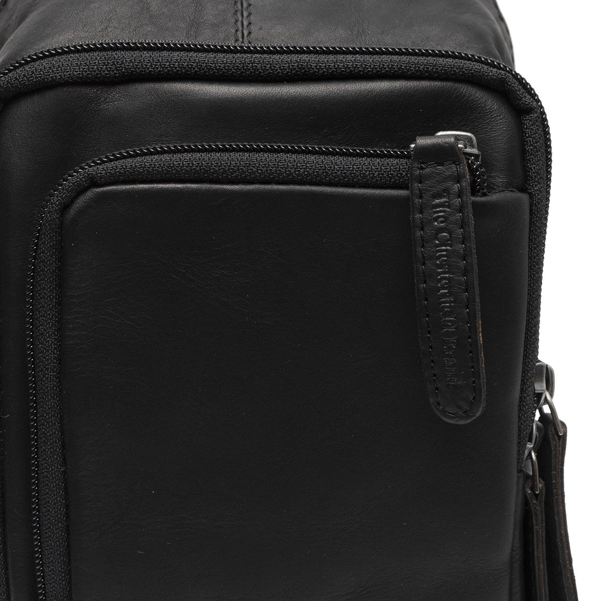 Solid Antique Brass Hardware &amp; Heavy-Duty Dual Zipper Detail on Leather Sling Bag Riga für Damen