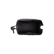 Detailansicht of Classic Collar &amp; Heavy-Duty Zipper Hardware on Biassa Full-Grain Leather Toiletry Bag für Damen