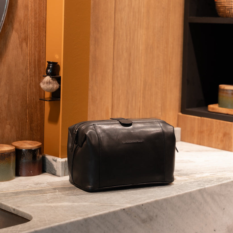 Biassa Full-Grain Leather Toiletry Bag für Damen