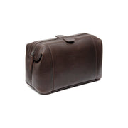 Styled Fit Perspective of Biassa Full-Grain Leather Toiletry Bag für Damen on Model - Natural Daylight Drape