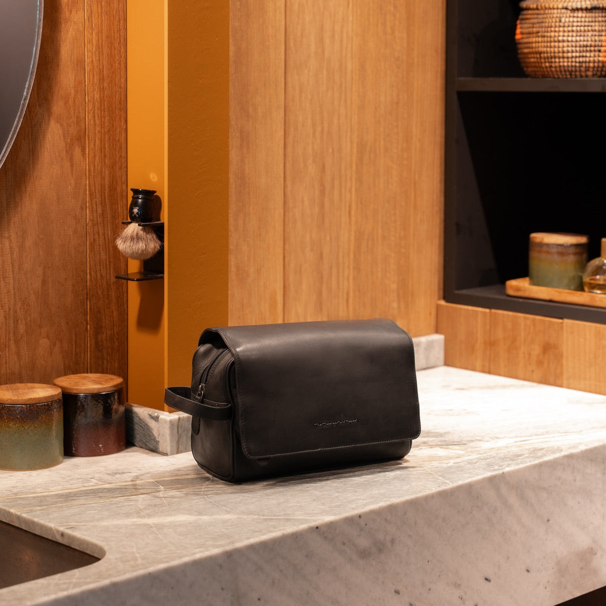 Classic 100% Full-Grain leather Goods - Rückansicht mit passgenauen Schultern &amp; sauberem Saum