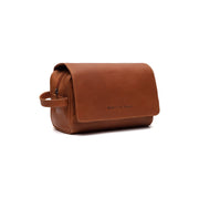 Styled Fit Perspective of Rosario Full-Grain Leather Toiletry Bag für Damen on Model - Natural Daylight Drape