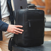 
Classic 100% Full-Grain leather Backpack - Rückansicht mit verstärkten Lederträgern & handwerklichen Nähten